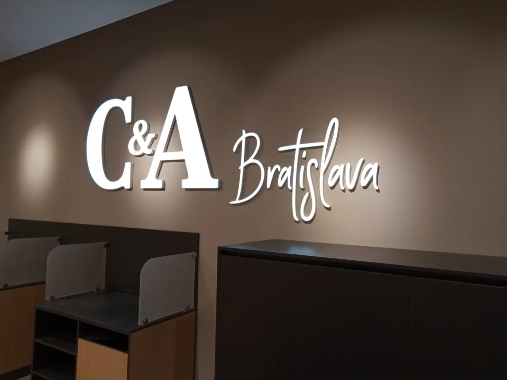 Modernization of the visual identity of a fashion retail chain in Central Europe