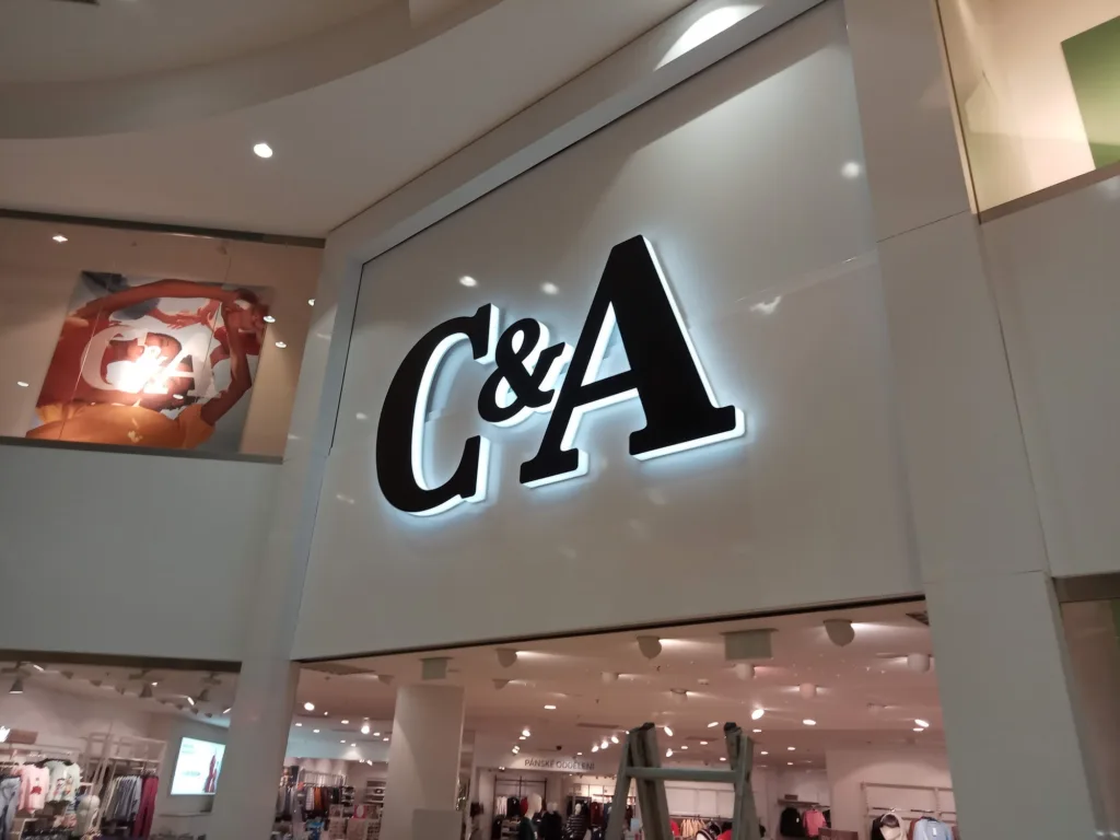 Modernization of the visual identity of a fashion retail chain in Central Europe