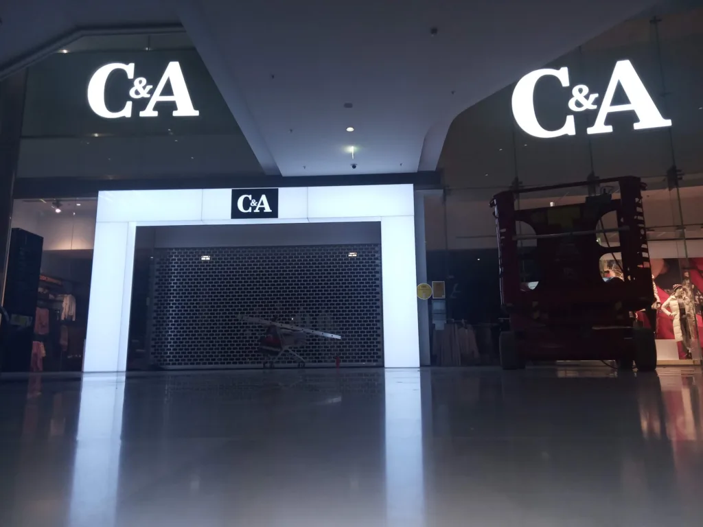 Modernization of the visual identity of a fashion retail chain in Central Europe