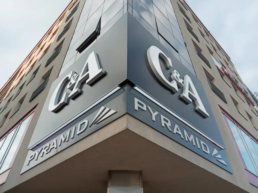 Modernization of the visual identity of a fashion retail chain in Central Europe