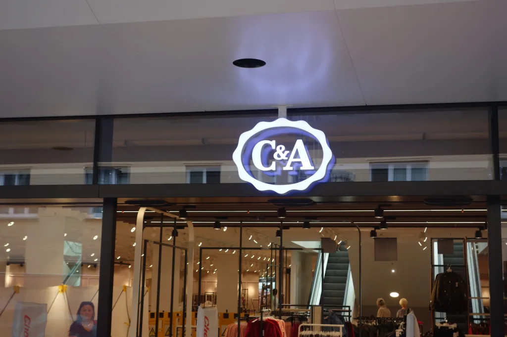 Modernization of the visual identity of a fashion retail chain in Central Europe