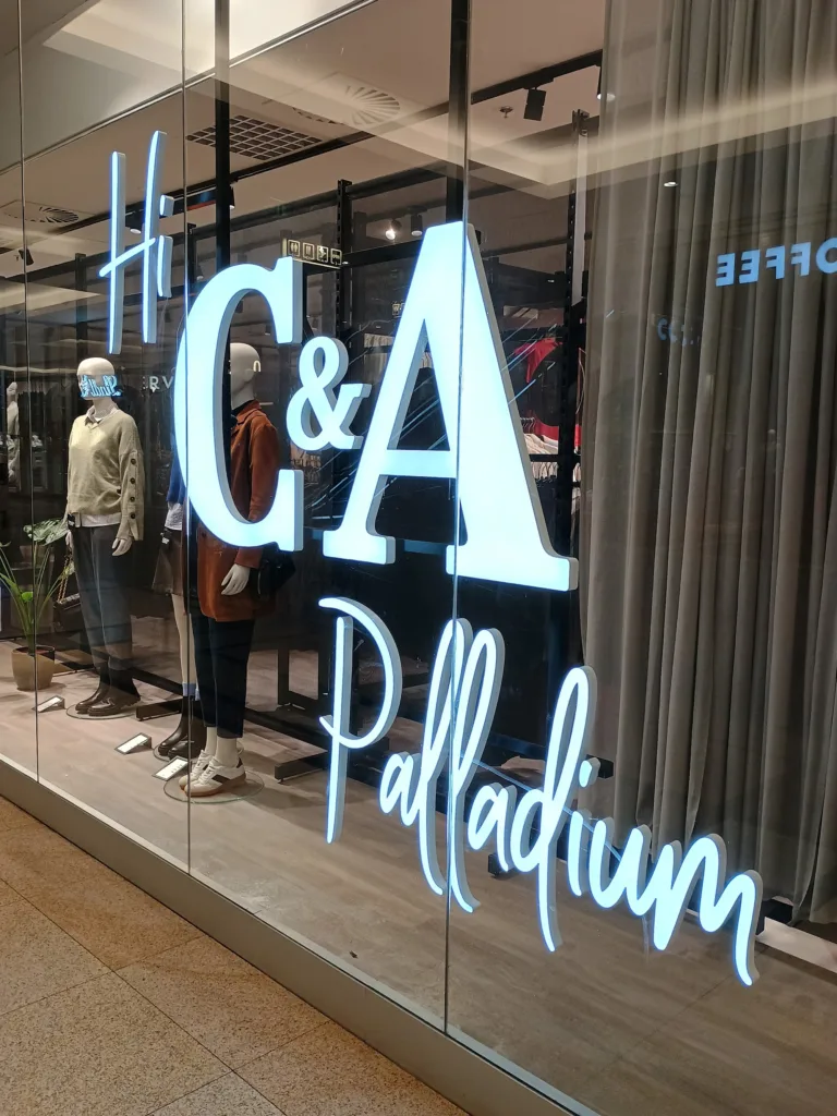Modernization of the visual identity of a fashion retail chain in Central Europe