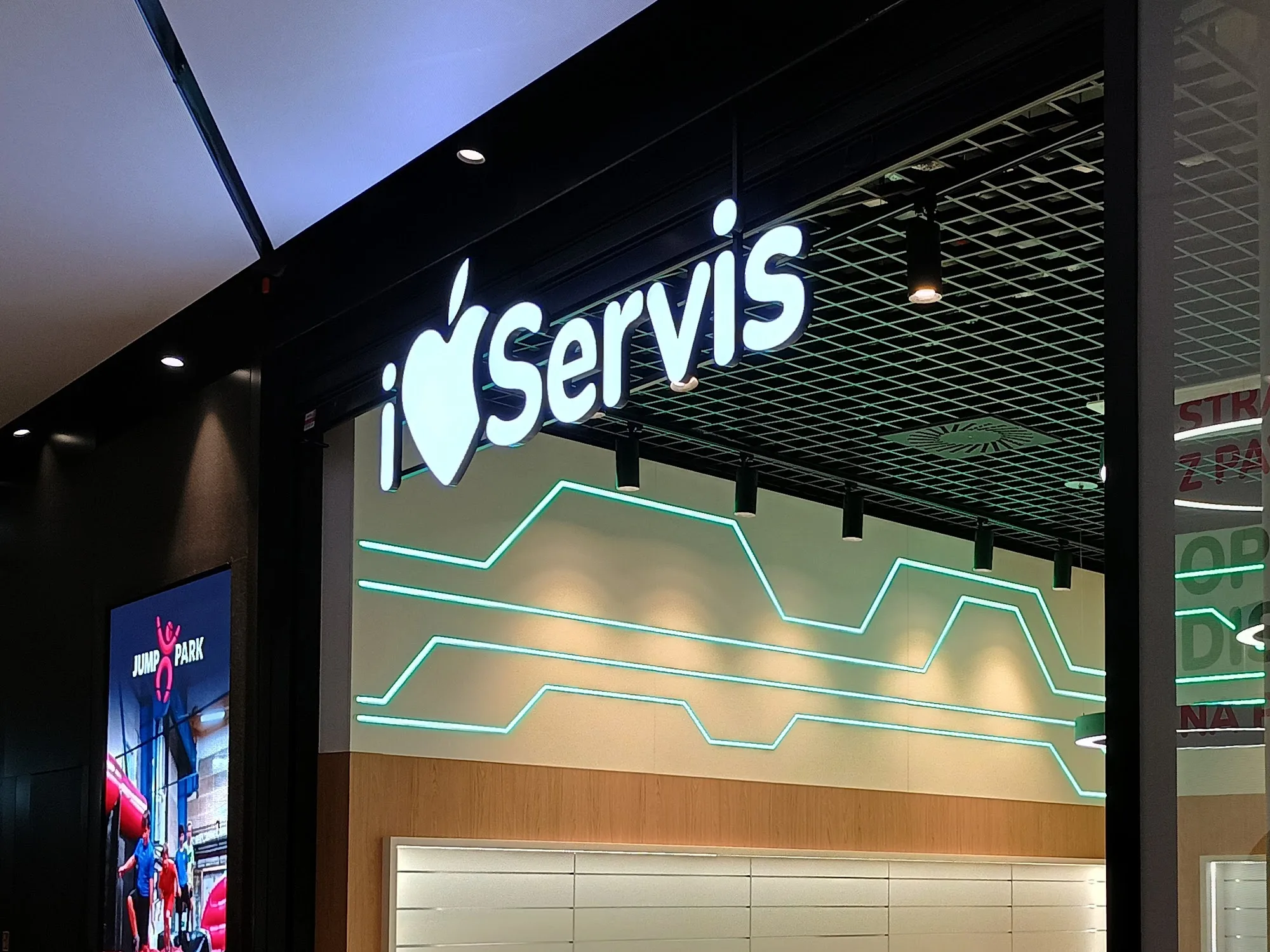 Iloveservis.jpg