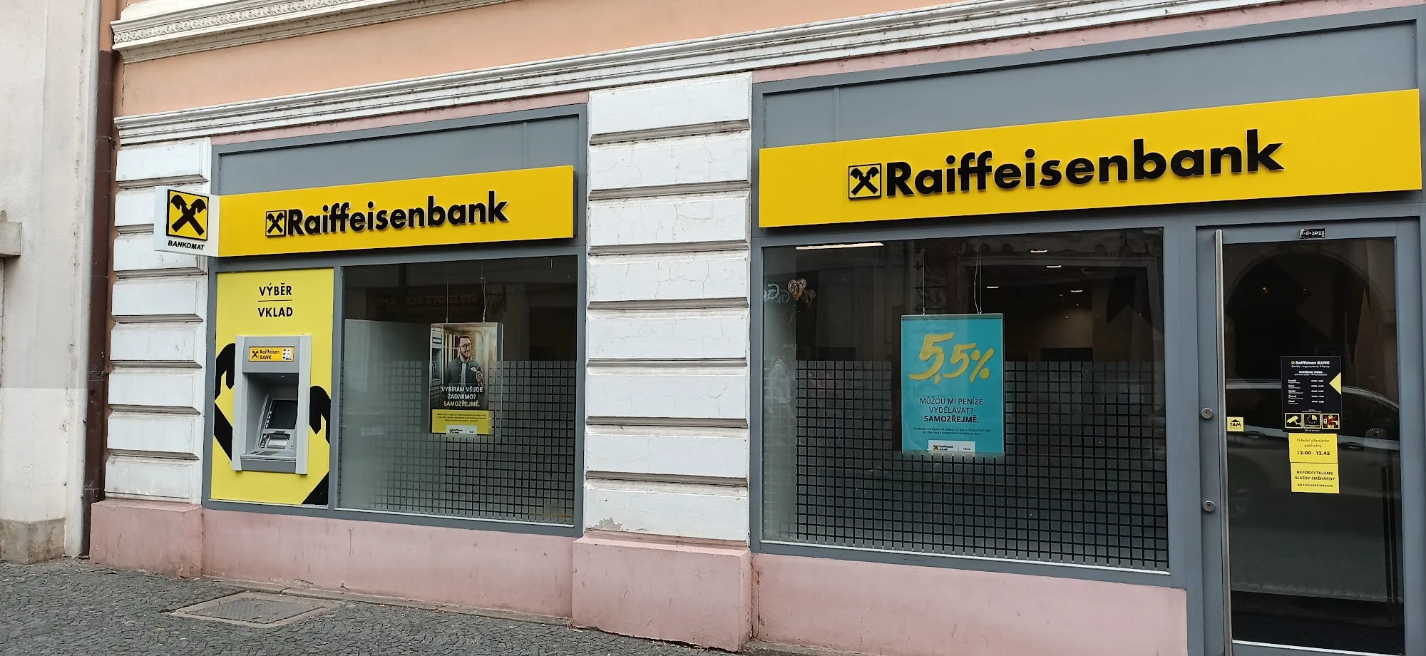Celonárodní rebranding poboček a rozšíření sítě